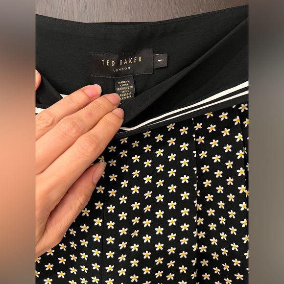 NWOT- Ted Baker - size 1- Wide Leg Pants Trousers - Dandelion Floral on Black - Picture 7 of 7